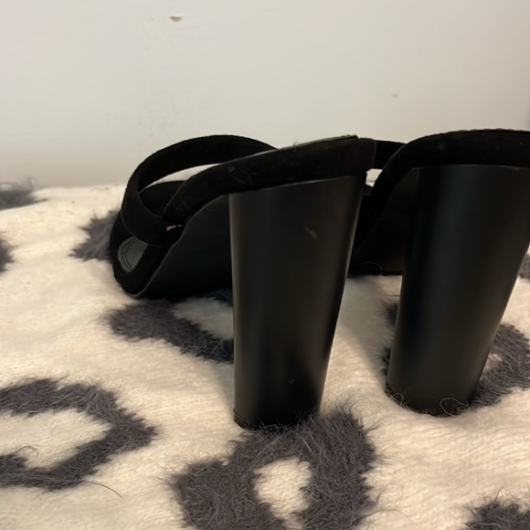 Iliana Heels Women’s Black Toe Strap Heels Suede Feel Never Worn Sz 8.5 - Picture 9 of 10